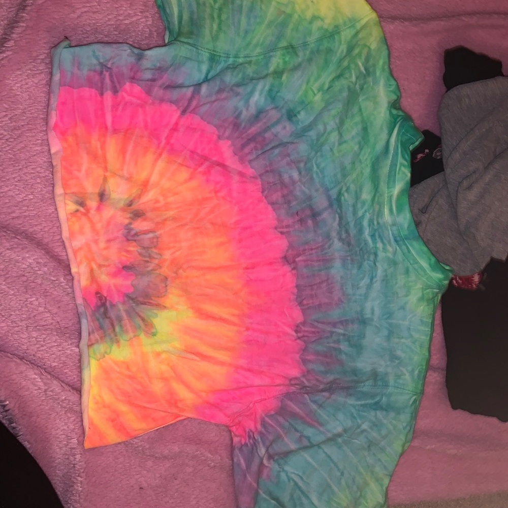 crop tie dye